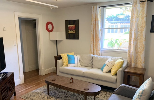 Linden Hills Lake Apt - 2 blocks to Lake Harriet & Bde Maka Ska