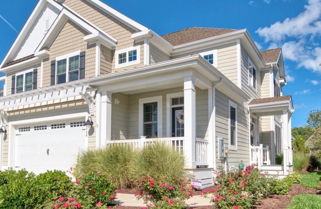 Linens, Bikes, XBOX, Patio & w/access to Resort Pools, Kayaks, Hot Tubs & Saunas