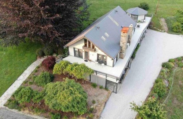 LINVILLE 4 BR 3 BA Château Mountain Home on Wedding Venue,10 Acre Farm,Hot Tub