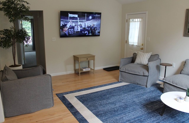 Lion’s Landing - PSU getaway! Everything needed for a fun, hassle-free stay!