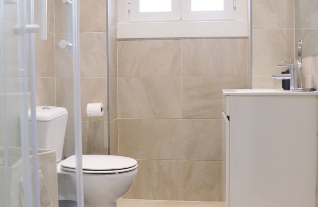 Lisbon Charm & Calm: Well-Located 1-BR Apartment