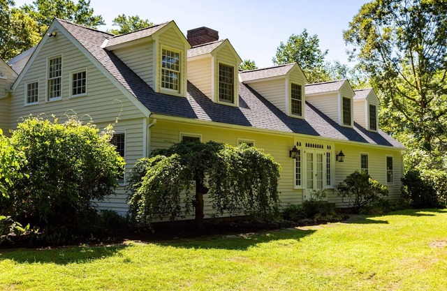 LITCHFIELD CHARM! Sleeps 10, spacious country home for family gatherings.