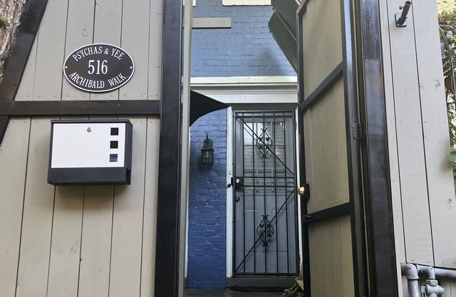 Little Blue House Near US Capitol, 5-14 days in Late Dec, Weekly Deal, Private