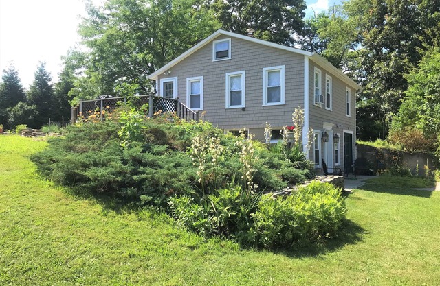 Little Farmhouse Cottage - Country Near the Coast