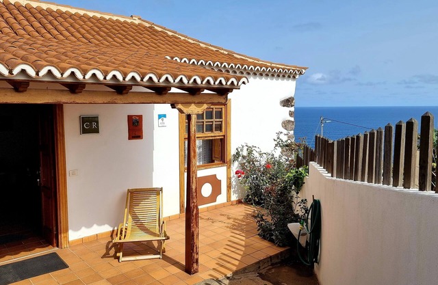 Little house on the coast of San Andrés y Sauces, next to Charco Azul