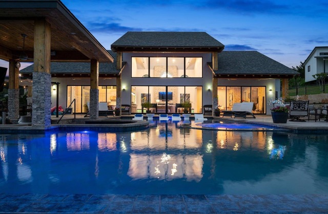 Little La Jolla Resort in Austin! - Nothing Like it!