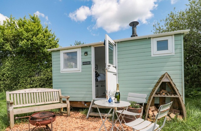 LITTLE OWL, romantic, character holiday cottage in Fontmell Magna