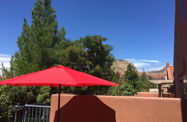 Little taste of Heaven, 5 min walk to pool/hot tub, close to hikes & restaurants