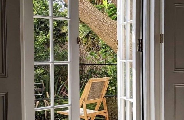 Little Treasure in Heart of Old Village Shanklin + Ferry Discount