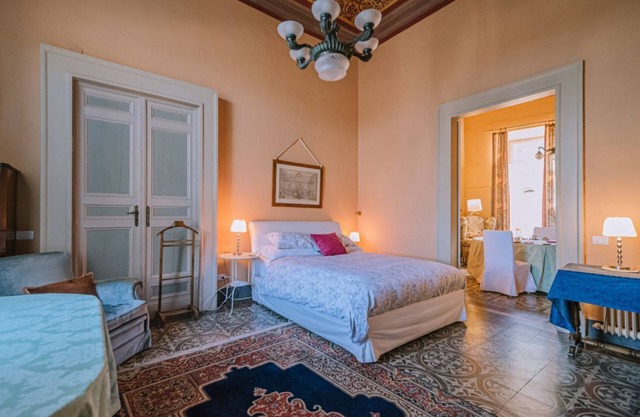 Live in PALAZZO, historic center, 7 km from the sea