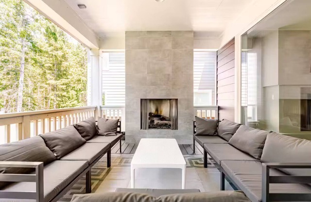 Live Luxe - 4K SQFT by Famous Golf Course