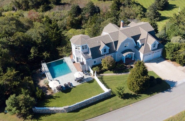 Live the Good Life! Heated Pool, Walk to Ocean Beaches, Sleeps 12 in 6 rooms