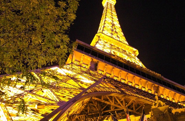 Live the Paris Love Story-150m² Duplex at the Eiffel’s Base