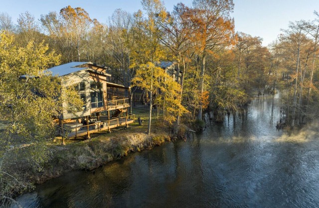 Living Waters Retreat Getaway on a River in Broken Bow