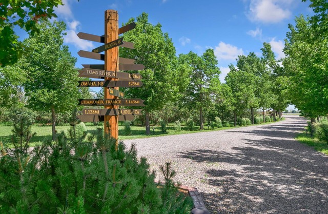 Llama-stay at Spooky Tooth Ranch – Mtn Views!