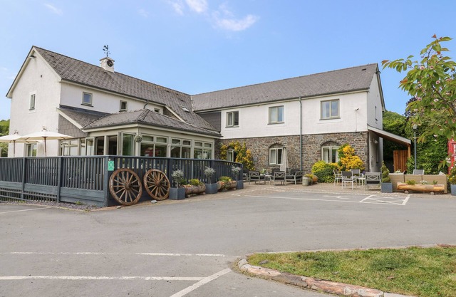 LLETY CEIRO, pet friendly, with a garden in Bow Street, Wales