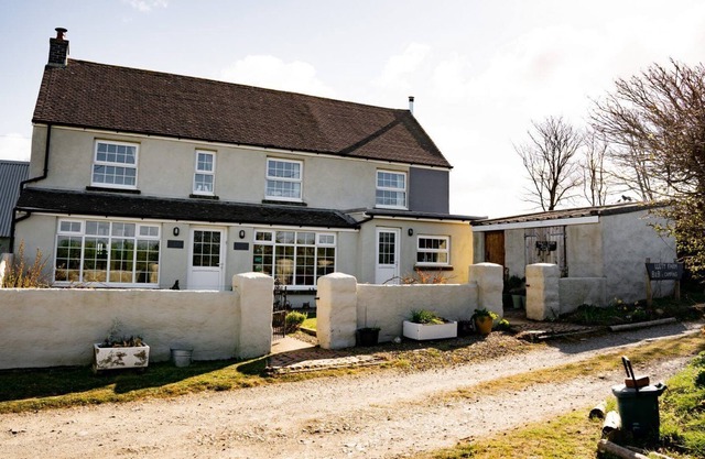 Llety Farmhouse - Pembrokeshire farmhouse in tranquil St Davids countryside