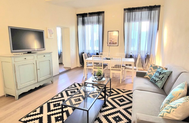 LO STELLARIO DI LUCCA in the historic center, parking very close, WiFi