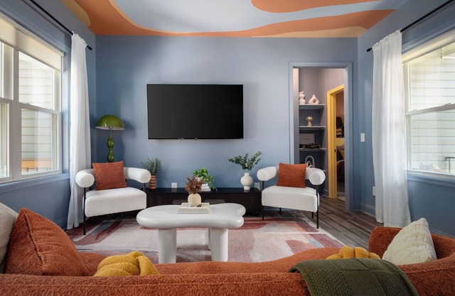 Local Artistic Flare~Sleeps 12~New Modern Build