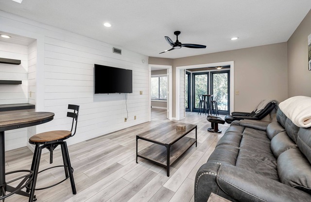 Located in Sea Palms West. Convenient to all the island has to offer.