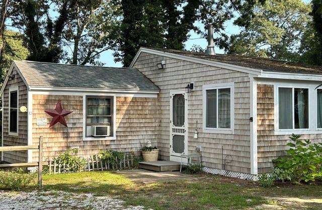 LOCATION! 1 mile to OCEAN/GOLF, Pool, SLEEPS5, pet ok, Kitchen/Grill,2BR,Parking