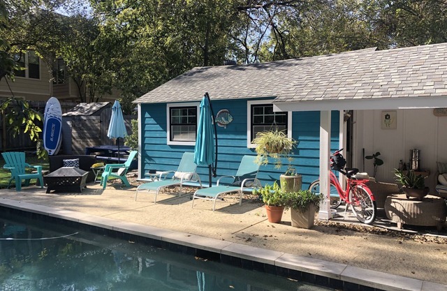 Location! Charming Casita w/private entrance