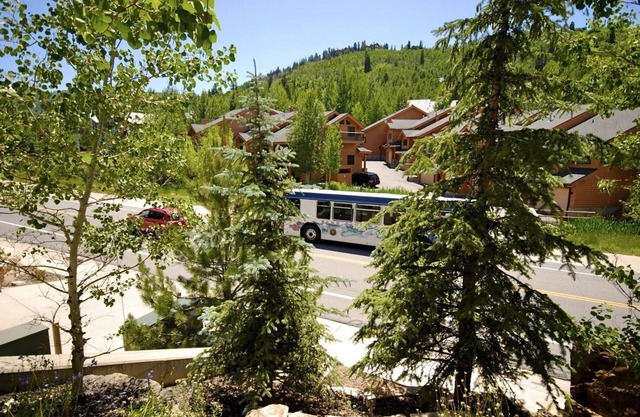 Location! Comfort! Convenience! Close To Deer Valley And Park City!