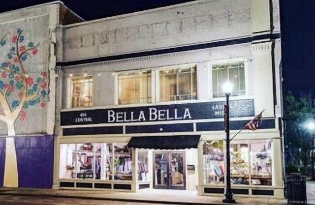 Location is EVERYTHING❤️ Heart of Downtown, 2 BR