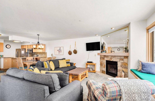 Location! Walk to town, chairlift, hiking trails.