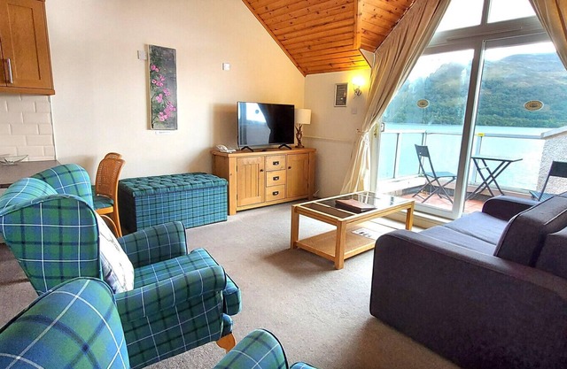 Loch Rannoch Highland Club. Lochside Lodge 8