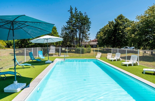 'Lodge 2' with shared pool, private terrace and shared garden