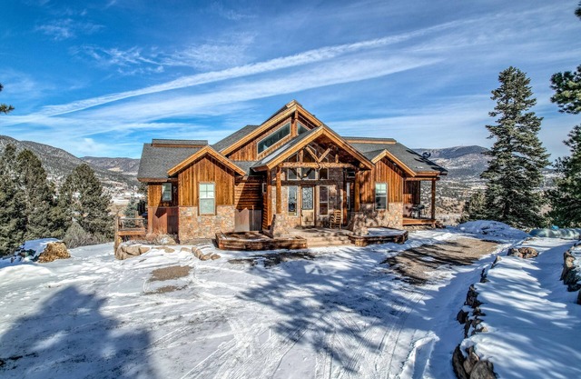 Lodge-style home with striking mountain views, fireplaces, & hot tub