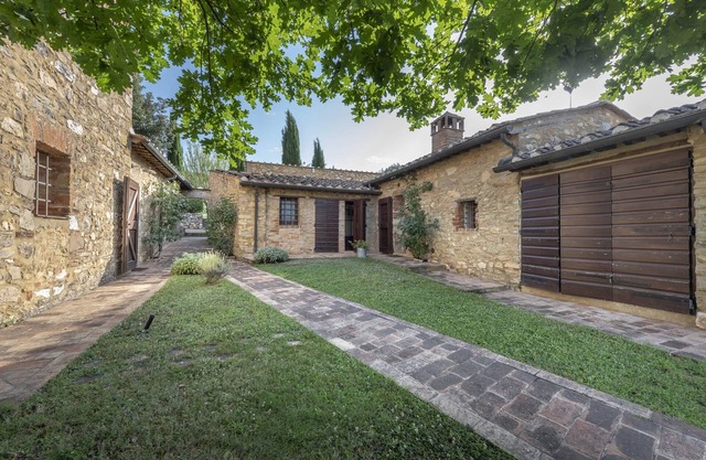 Lodging in Casole Elsa,Siena,pool,Wi-Fi,terrace,barbecue,children friendly,6pers