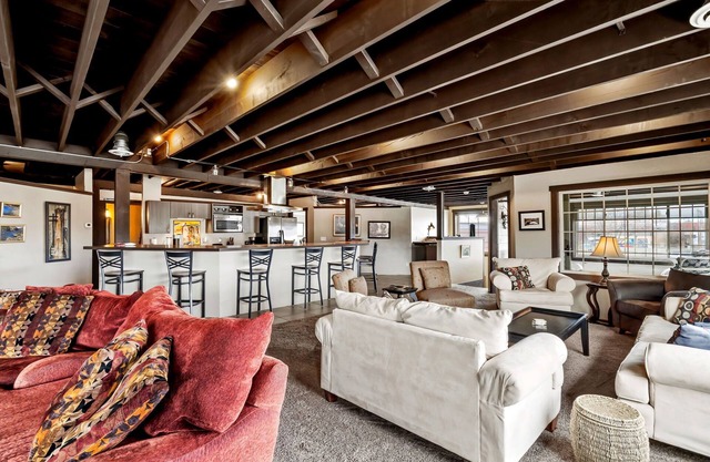 Loft @ 5th & Wine