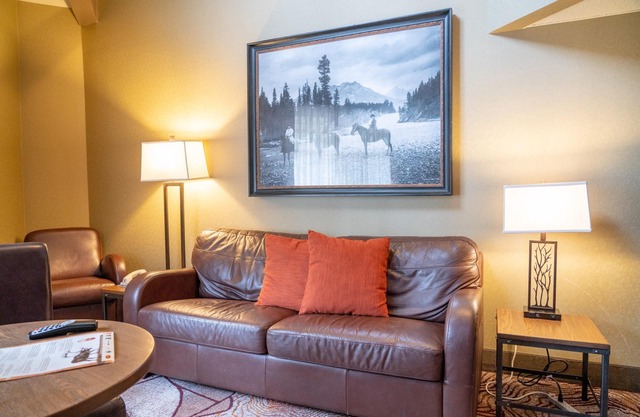 Loft with Private Jetted Tub/Access to Spa