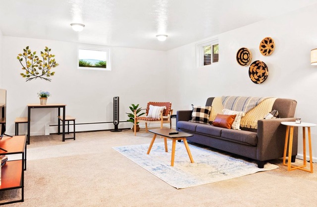 Loftium | Charming 2 BR Guest Suite In Sunnyside