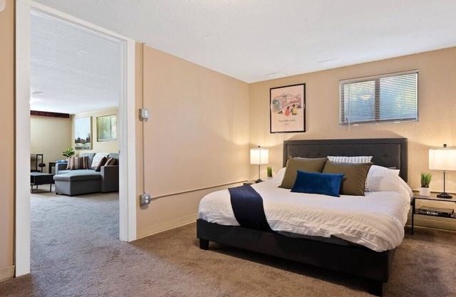 Loftium | Spacious & Peaceful Suite in Sloan's Lake!