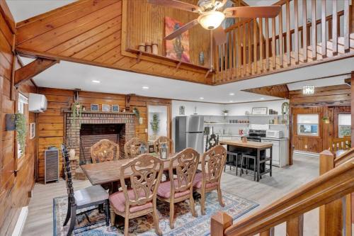 Log Cabin and Guest House Sleeps 18 2 Game Rooms