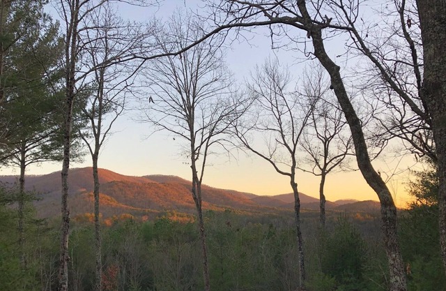 Log Cabin! Great Views! Game Room! Paved Roads!