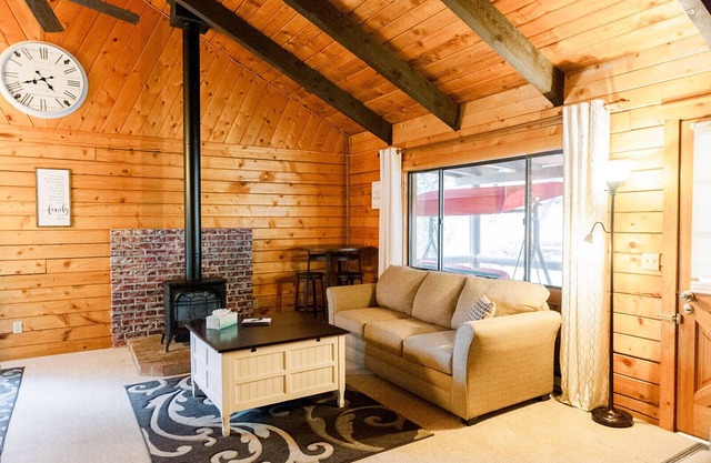 🌲Log cabin in Payson. Fast Wifi. Large Patio. Long term discounts.