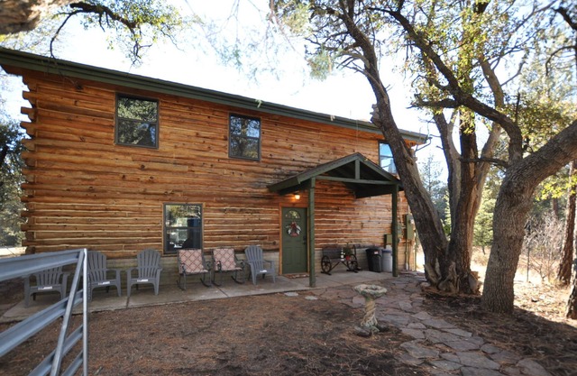 Log cabin on 2.5 private wooded acres! Bring your horses & ATV's. Hunt area 23