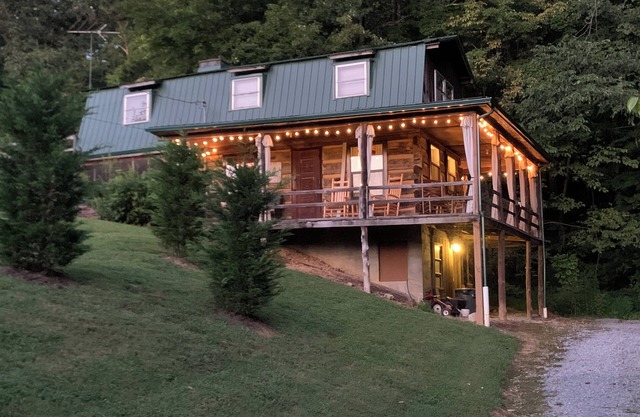 Log cabin on farm 3 miles from Greeneville TN