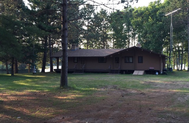 Log Cabin on Phillips Chain of Lakes