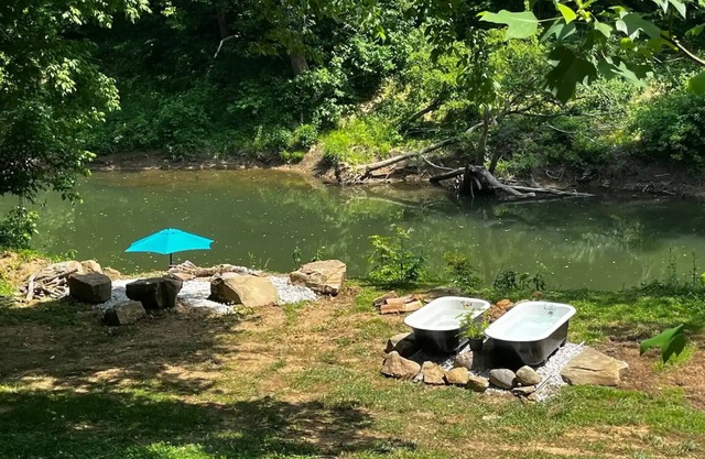 Log Cabin on the beautiful Rockcastle River