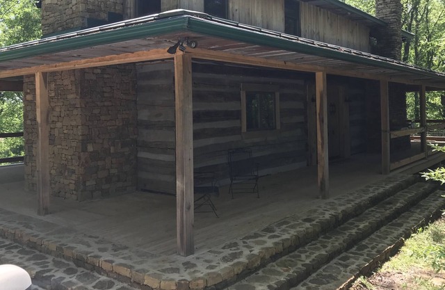 Log Cabin Overlooking the River - 1 Mile from Beech Bend Raceway