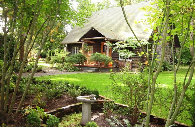 Log cabin, private, hottub, sauna, spa, gardens, featured in national magazine.