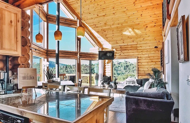 Log Cabin With Panoramic Views Of The Pines