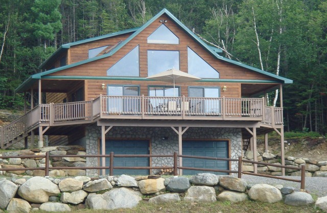 Log Chalet Overlooking Pond and Mountain Sunset Views!
