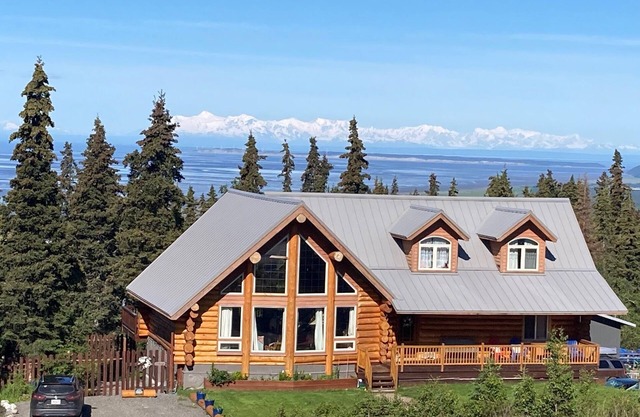 Log home mother-in-law apartment in scenic Anchorage hillside neighborhood