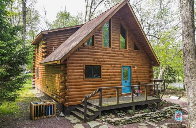 Log Home on Water- a True Pocono Mountains Gem!